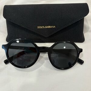Dolce & Gabbana Black Round-Edge Sunglasses